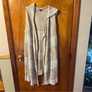 Sleeveless Beige and White Patterned Cardigan with hood
